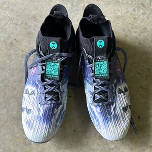 Men’s size 9 football cleats. Only worn 1 season.